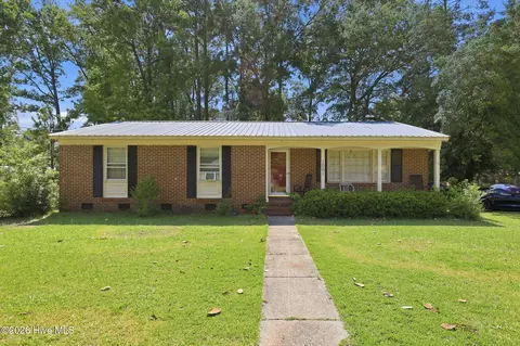 1001 E Scotsdale Rd, Laurinburg, NC 28352