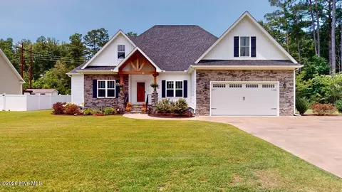 305 Summerfield Dr, Pikeville, NC 27863