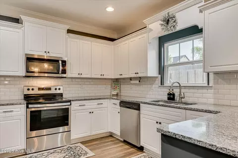 Kitchen - 392 Bella Rose Dr, Evans, GA 30809 photo 3 of 4