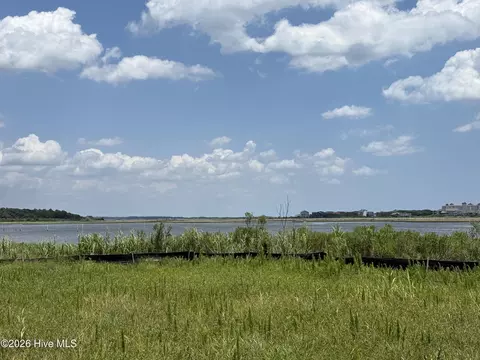 221 Grandview Dr, Sneads Ferry, NC 28460