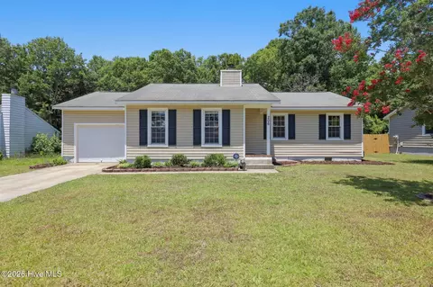206 Spring Dr, Jacksonville, NC 28540