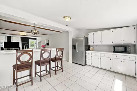 Kitchen - 422 Pineview Dr, Edenton, NC 27932 photo 3 of 4