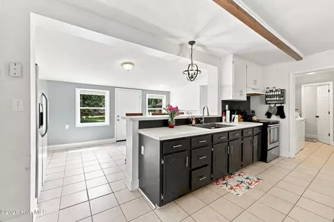 Kitchen - 422 Pineview Dr, Edenton, NC 27932 photo 2 of 4
