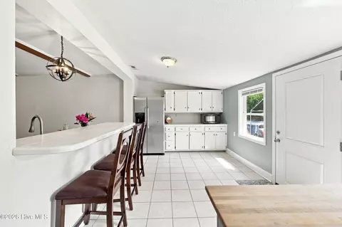 Kitchen - 422 Pineview Dr, Edenton, NC 27932 photo 4 of 4