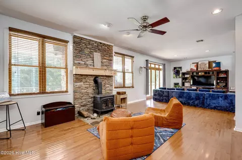 Living - 4579 Ridgecrest Dr, Thomson, GA 30824 photo 2 of 3
