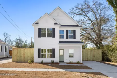 1122 N 7th St, Wilmington, NC 28401