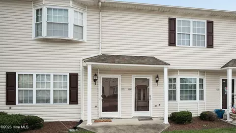 1201 Freeland Ln #J8, Winterville, NC 28590