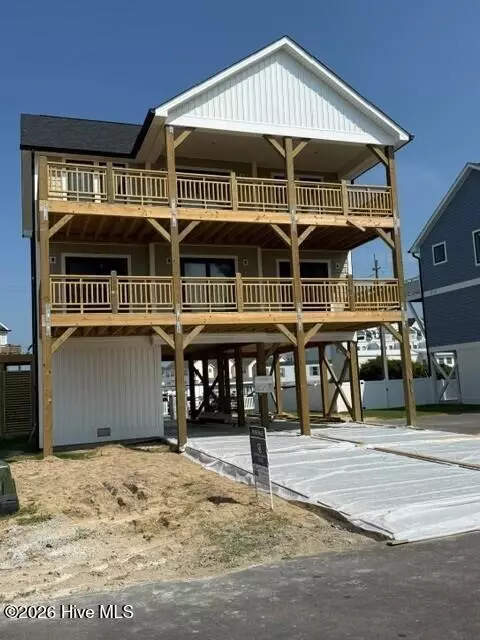 737 Dune Ridge Ct, Surf City, NC 28445