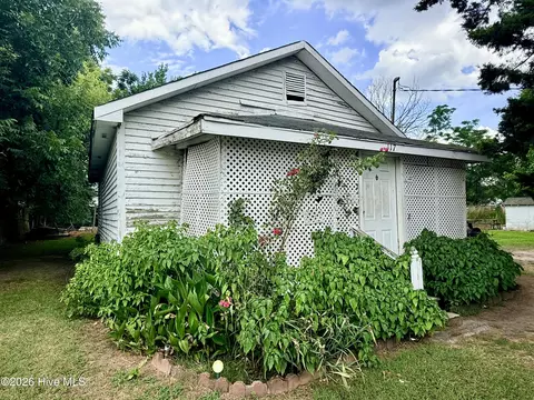 117 E Church St, Bethel, NC 27812