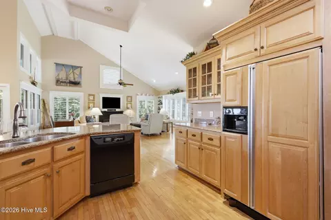 Kitchen - 142 Oakleaf Dr, Pine Knoll Shores, NC 28512 photo 4 of 5