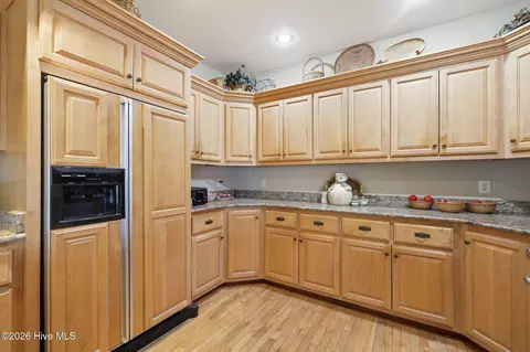 Kitchen - 142 Oakleaf Dr, Pine Knoll Shores, NC 28512 photo 5 of 5