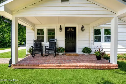 614 W Thurman Rd, New Bern, NC 28562