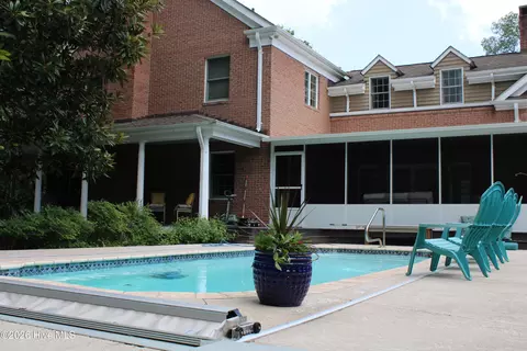 Exterior - 409 Whitebridge Rd, Hampstead, NC 28443 photo 2 of 13