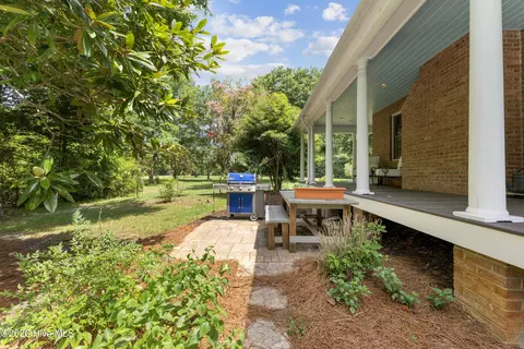 Exterior - 409 Whitebridge Rd, Hampstead, NC 28443 photo 10 of 12
