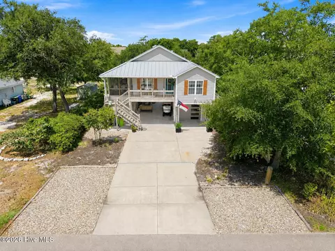 101 NW 11th St, Oak Island, NC 28465