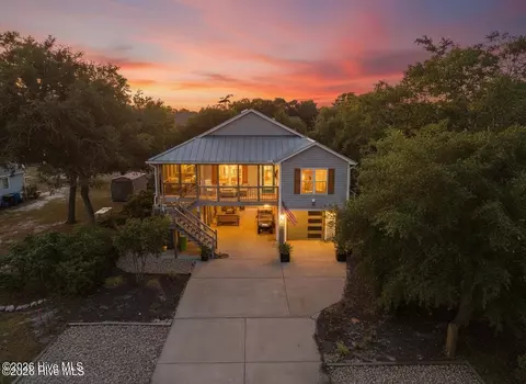 101 NW 11th St, Oak Island, NC 28465