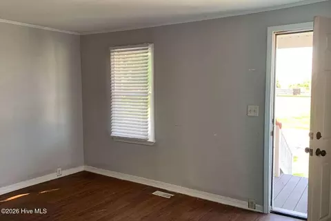 Living - 857 Pasteur St, New Bern, NC 28560 photo 2 of 4