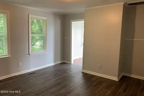 Living - 857 Pasteur St, New Bern, NC 28560 photo 3 of 4