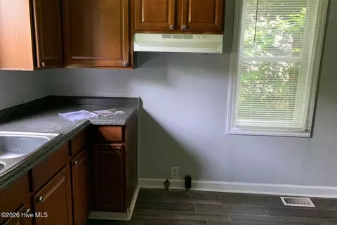Entry Way - 857 Pasteur St, New Bern, NC 28560 photo 2 of 4