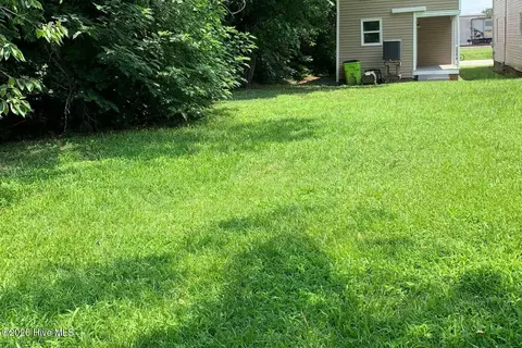 Exterior - 857 Pasteur St, New Bern, NC 28560 photo 4 of 5