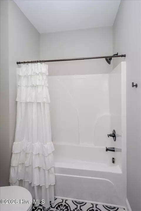 Bath - 1868 Preservation Cir, Evans, GA 30809 photo 3 of 13