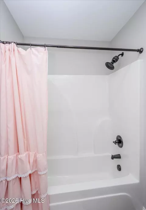 Bath - 1868 Preservation Cir, Evans, GA 30809 photo 11 of 13