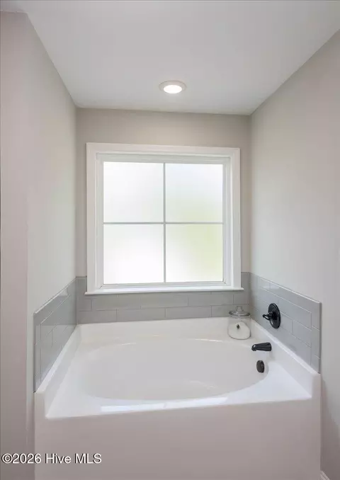 Bath - 1868 Preservation Cir, Evans, GA 30809 photo 7 of 13