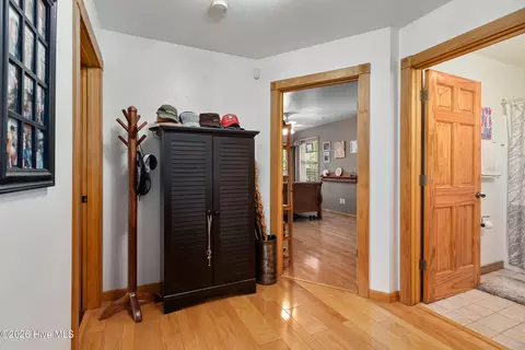 Entry Way - 524 Sierra Cir, Murphy, NC 28906 photo 2 of 5