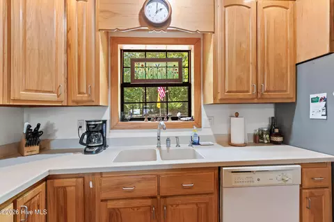 Kitchen - 524 Sierra Cir, Murphy, NC 28906 photo 4 of 4