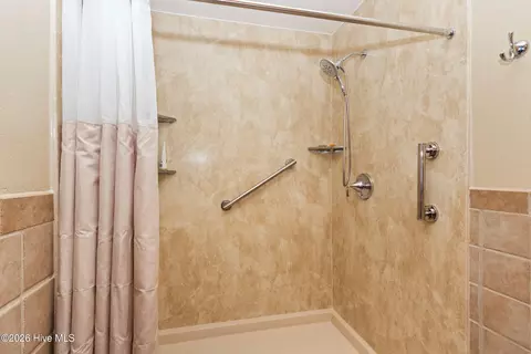 Bath - 524 Sierra Cir, Murphy, NC 28906 photo 2 of 7