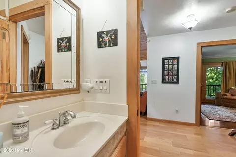 Bath - 524 Sierra Cir, Murphy, NC 28906 photo 5 of 7