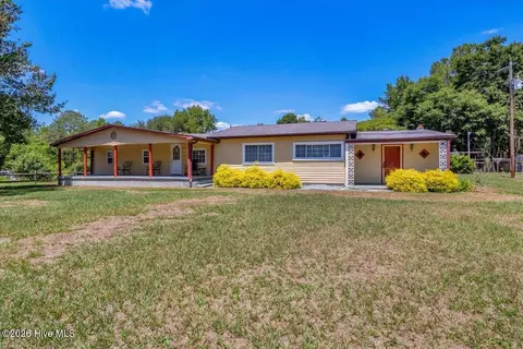 170 Loop Rd, Burgaw, NC 28425