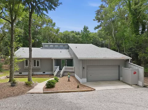 131 Oakleaf Dr, Pine Knoll Shores, NC 28512
