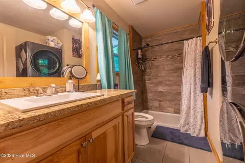 Bath - 40 Refuge Ridge Rd, Murphy, NC 28906 photo 1 of 2