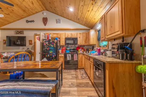 Kitchen - 40 Refuge Ridge Rd, Murphy, NC 28906 photo 1 of 2