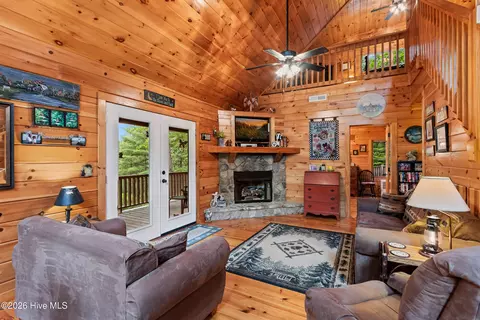 Living - 104 Antler Ln, Murphy, NC 28906 photo 2 of 5