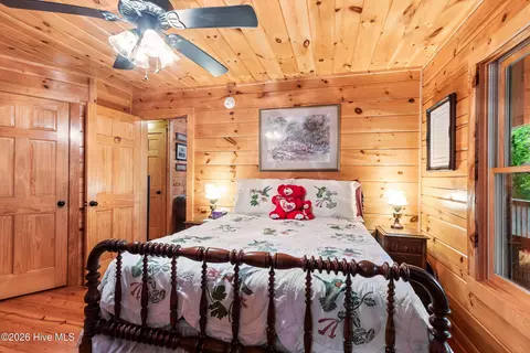 Bedroom - 104 Antler Ln, Murphy, NC 28906 photo 3 of 10