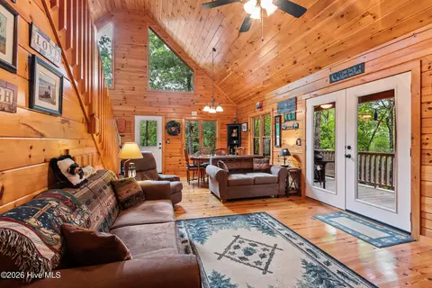 Living - 104 Antler Ln, Murphy, NC 28906 photo 4 of 5