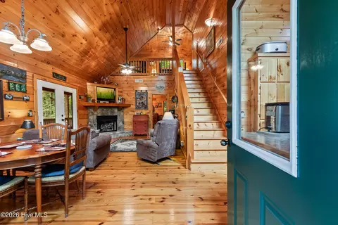 Entry Way - 104 Antler Ln, Murphy, NC 28906 photo 1 of 5