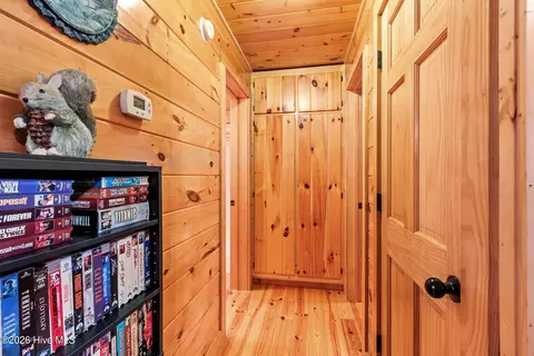 Entry Way - 104 Antler Ln, Murphy, NC 28906 photo 4 of 5