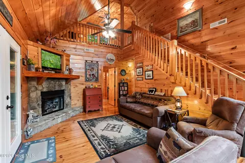 Living - 104 Antler Ln, Murphy, NC 28906 photo 1 of 5