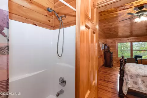 Bath - 104 Antler Ln, Murphy, NC 28906 photo 6 of 6