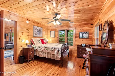 Bedroom - 104 Antler Ln, Murphy, NC 28906 photo 2 of 10