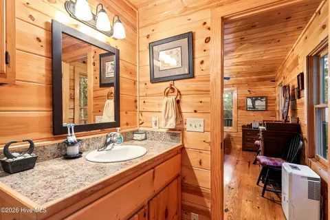 Bath - 104 Antler Ln, Murphy, NC 28906 photo 2 of 6
