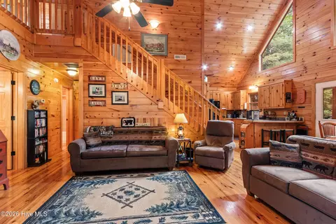 Living - 104 Antler Ln, Murphy, NC 28906 photo 3 of 5