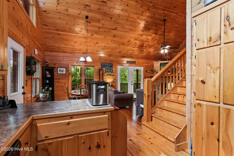 Entry Way - 104 Antler Ln, Murphy, NC 28906 photo 2 of 5