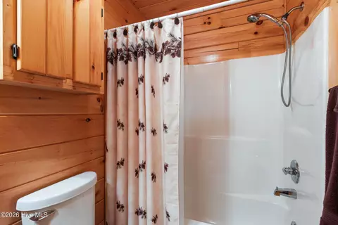 Bath - 104 Antler Ln, Murphy, NC 28906 photo 4 of 6