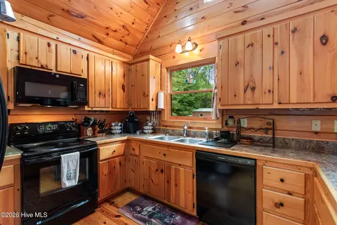 Kitchen - 104 Antler Ln, Murphy, NC 28906 photo 2 of 4