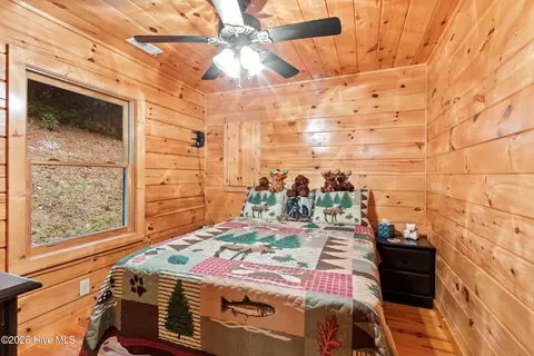 Bedroom - 104 Antler Ln, Murphy, NC 28906 photo 5 of 10