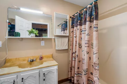 Bath - 910 Laurel Branch Rd, Murphy, NC 28906 photo 1 of 3